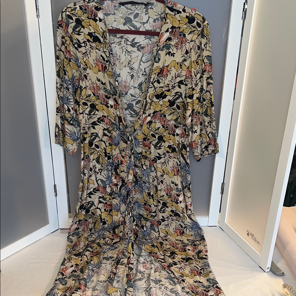 Knot Sisters Morrison Floral Kimono Dress plunging neckline slimming wrap frontM